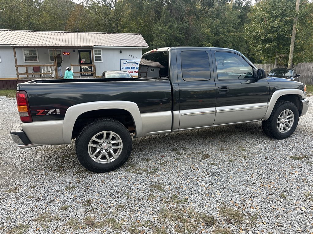 2004 GMC Sierra 1500 Work Truck photo