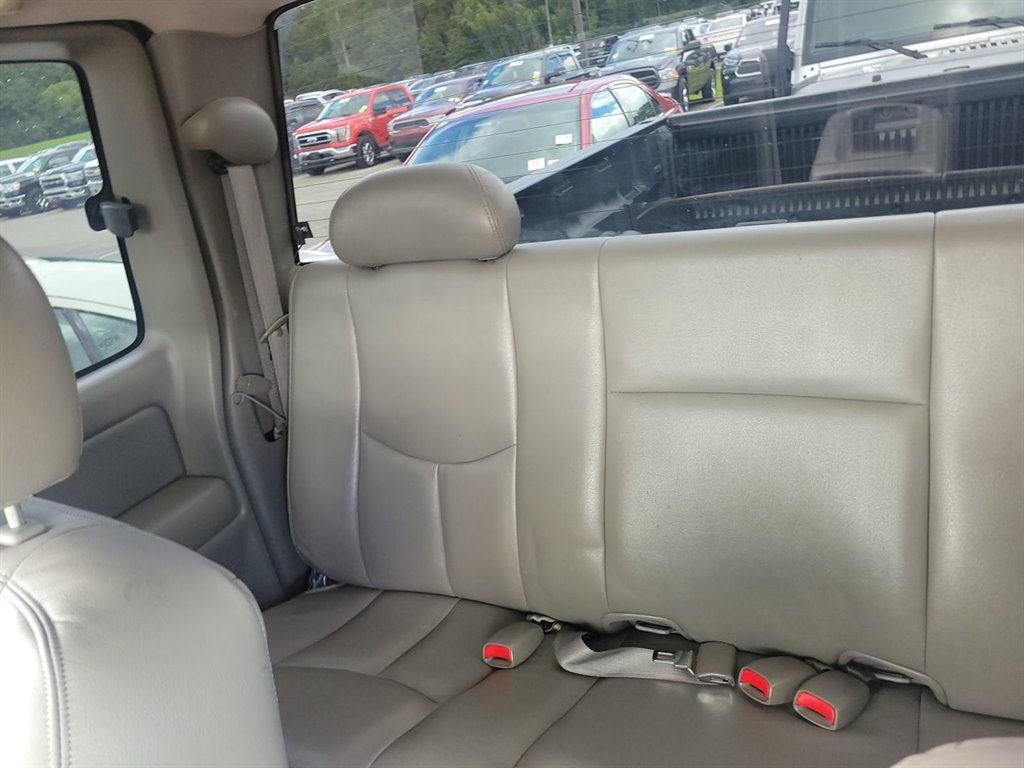 2004 GMC Sierra 1500 Work Truck photo