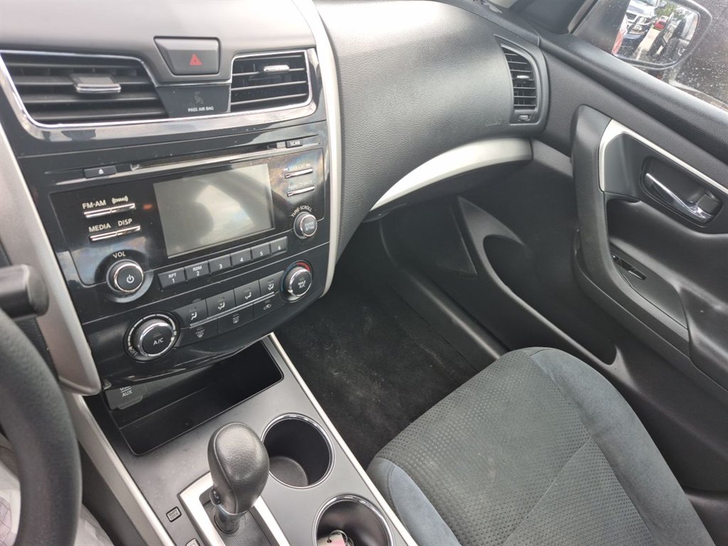 2015 Nissan Altima S photo