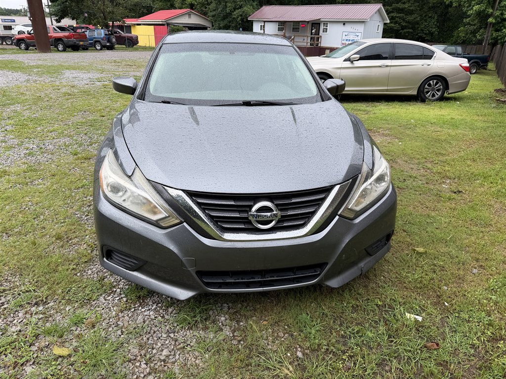 2016 Nissan Altima - $5,400