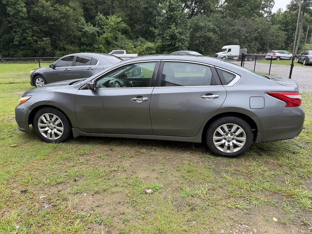 2016 Nissan Altima - $5,400