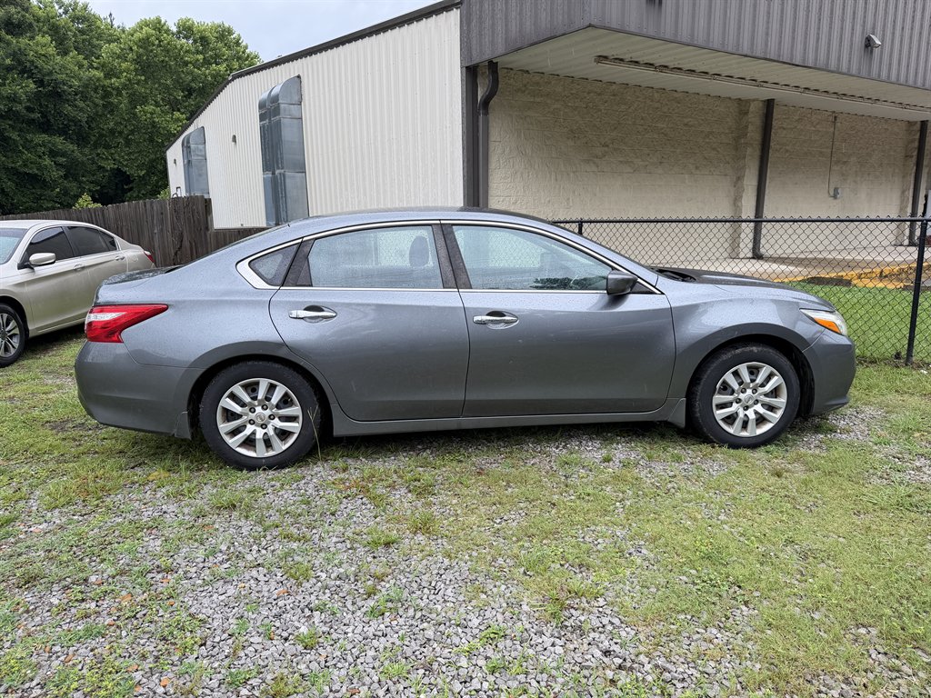 2016 Nissan Altima - $5,400
