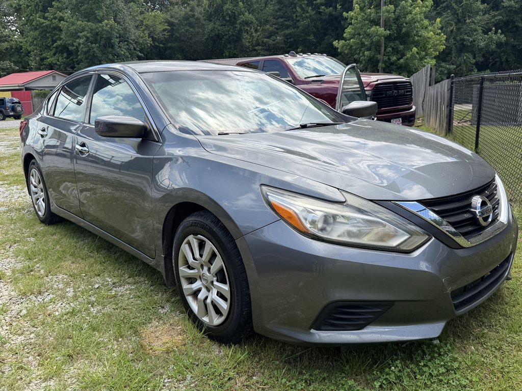 2016 Nissan Altima - $5,400