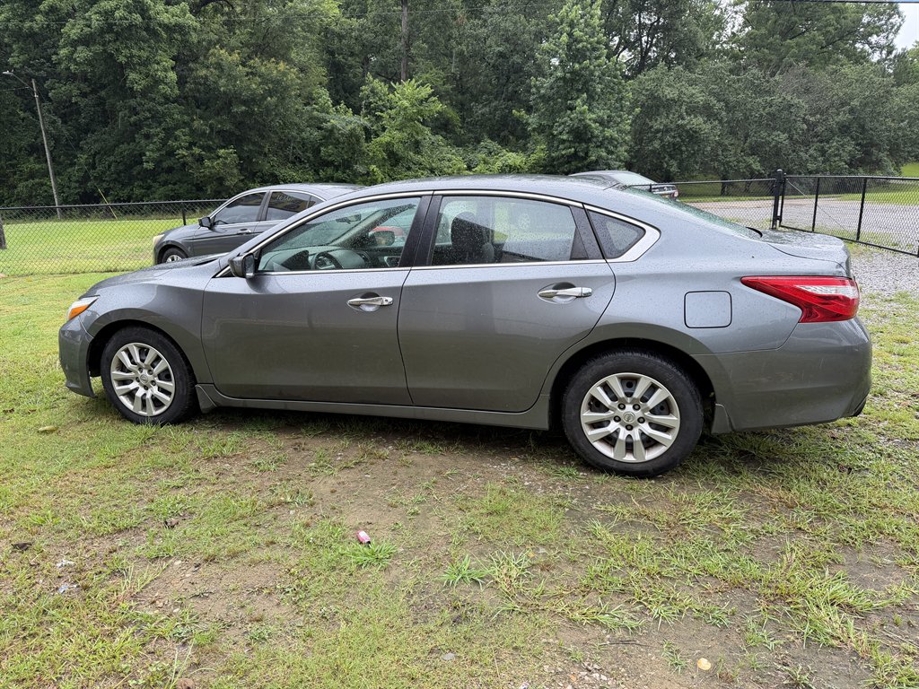 2016 Nissan Altima - $5,400