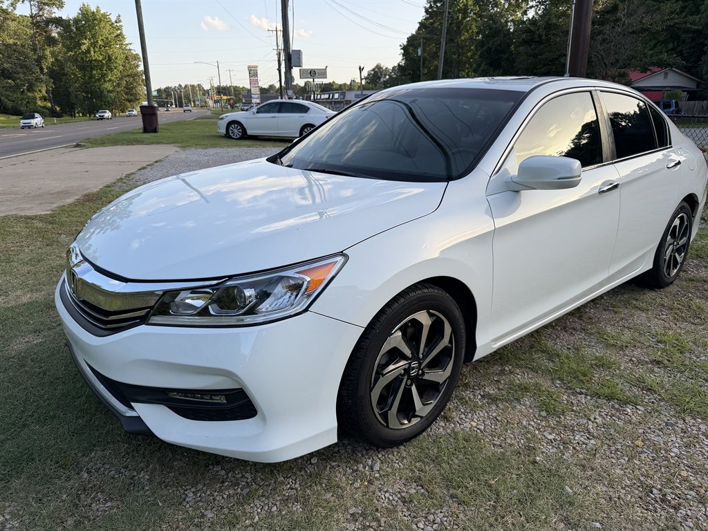 2017 Honda Accord - $15,700