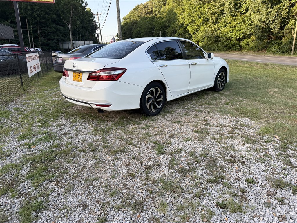 2017 Honda Accord - $15,700