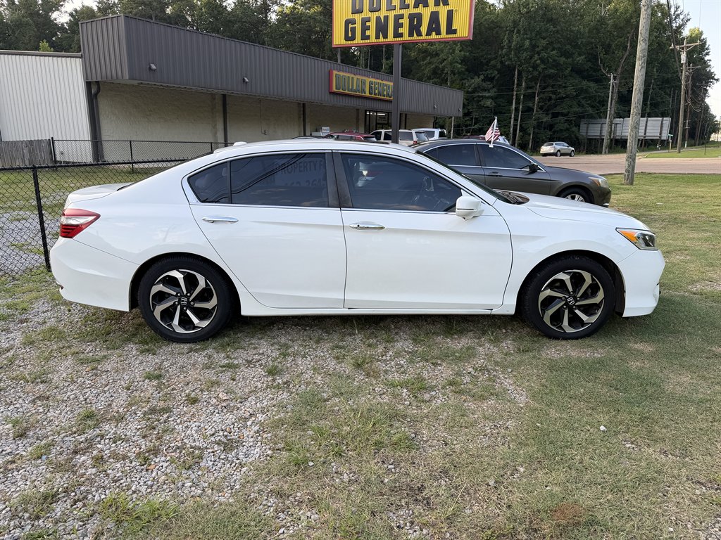 2017 Honda Accord - $15,700