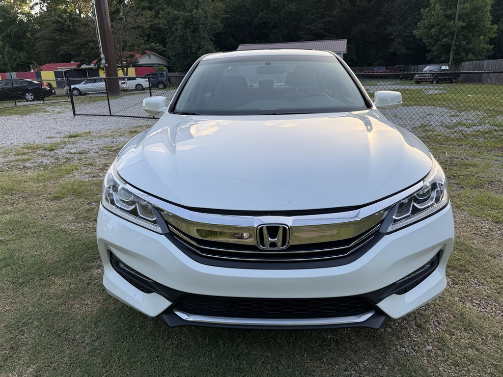 2017 Honda Accord - $15,700