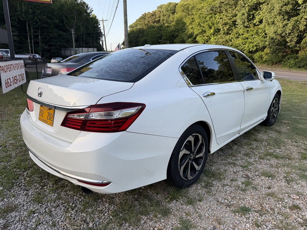 2017 Honda Accord - $15,700