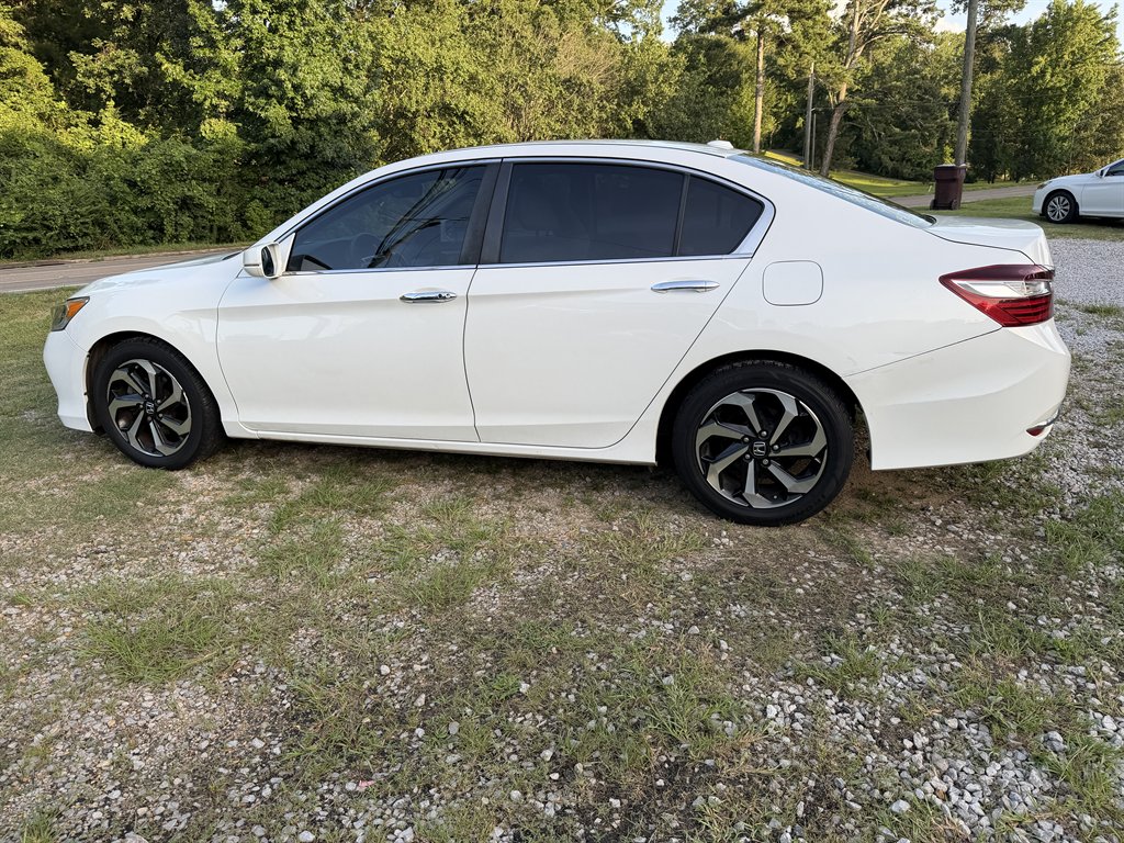2017 Honda Accord - $15,700