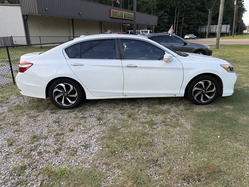 2017 Honda Accord - $15,700
