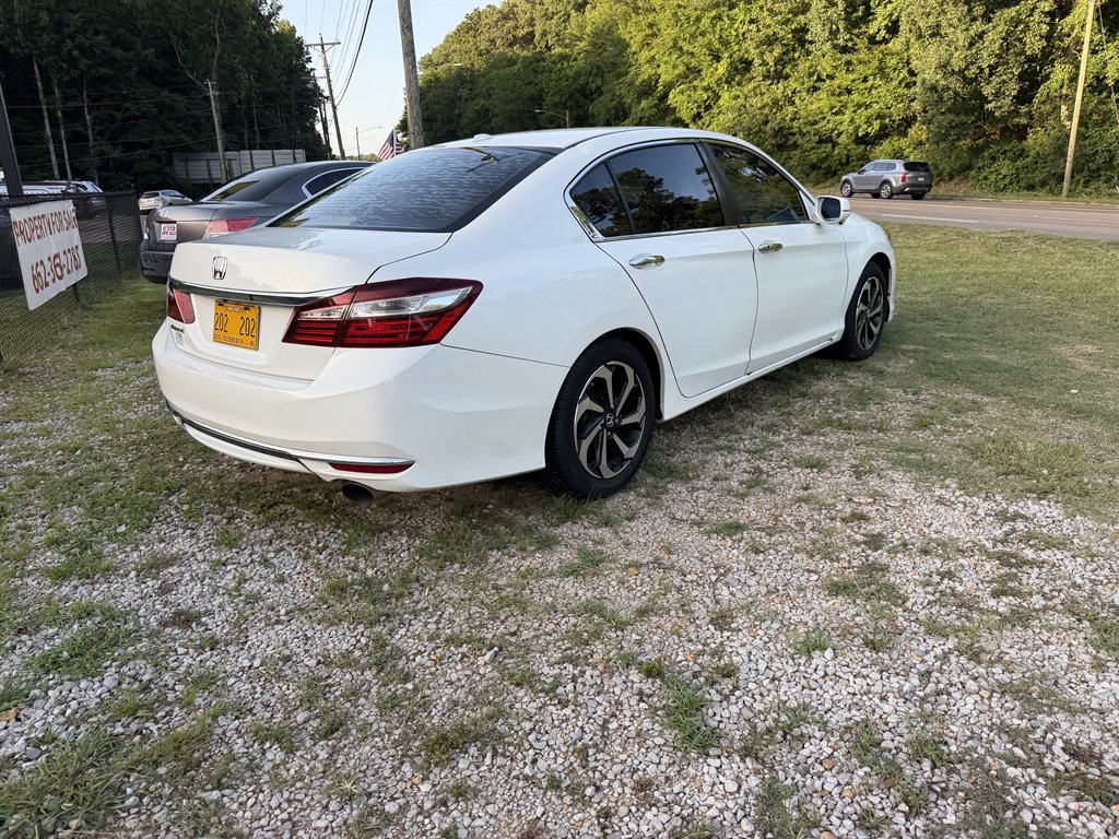 2017 Honda Accord - $15,700