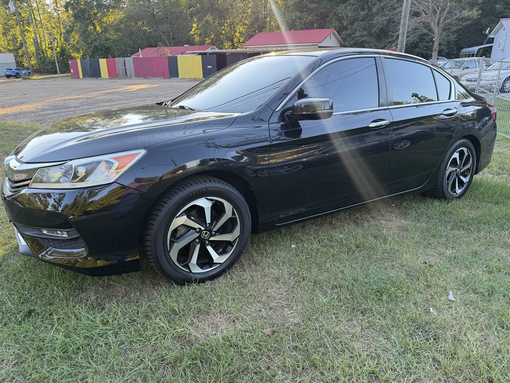 2017 Honda Accord - $15,900