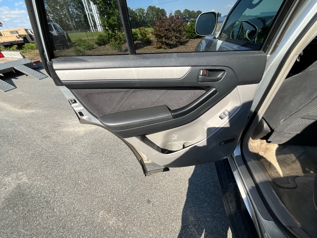2004 Toyota 4Runner SR5 photo