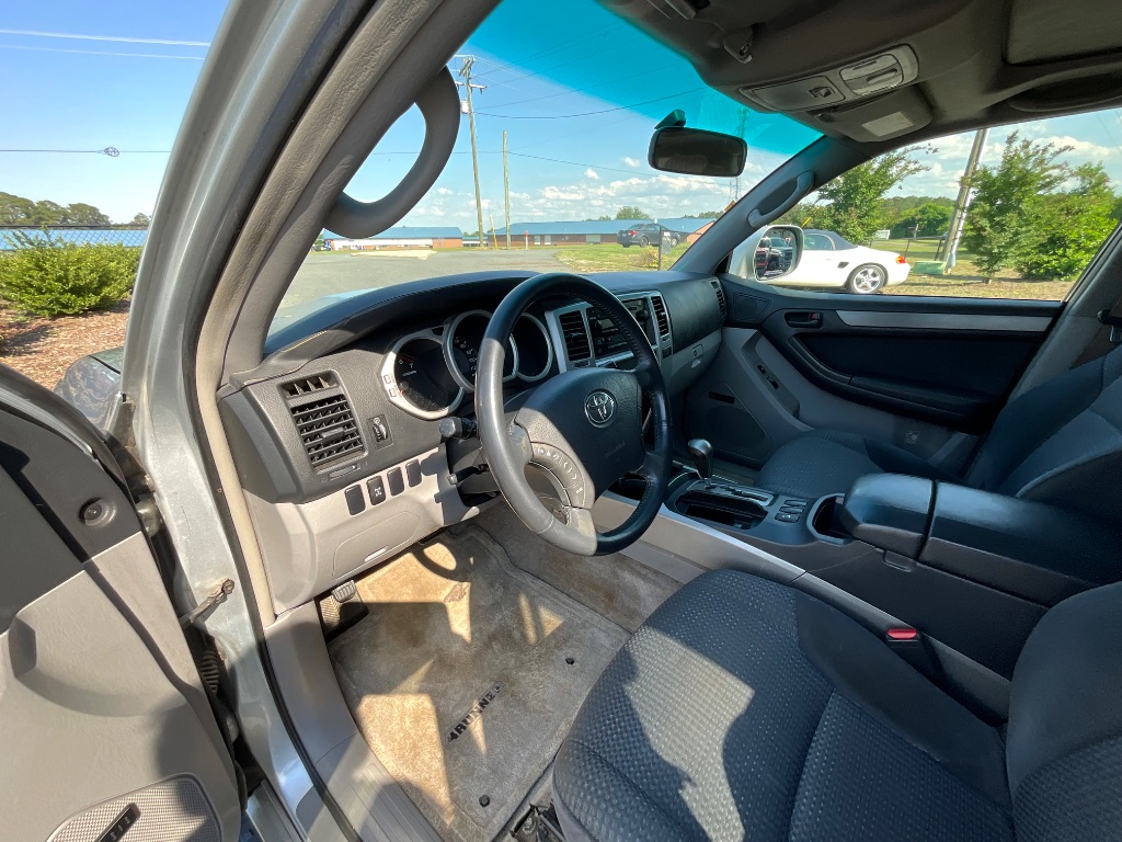 2004 Toyota 4Runner SR5 photo