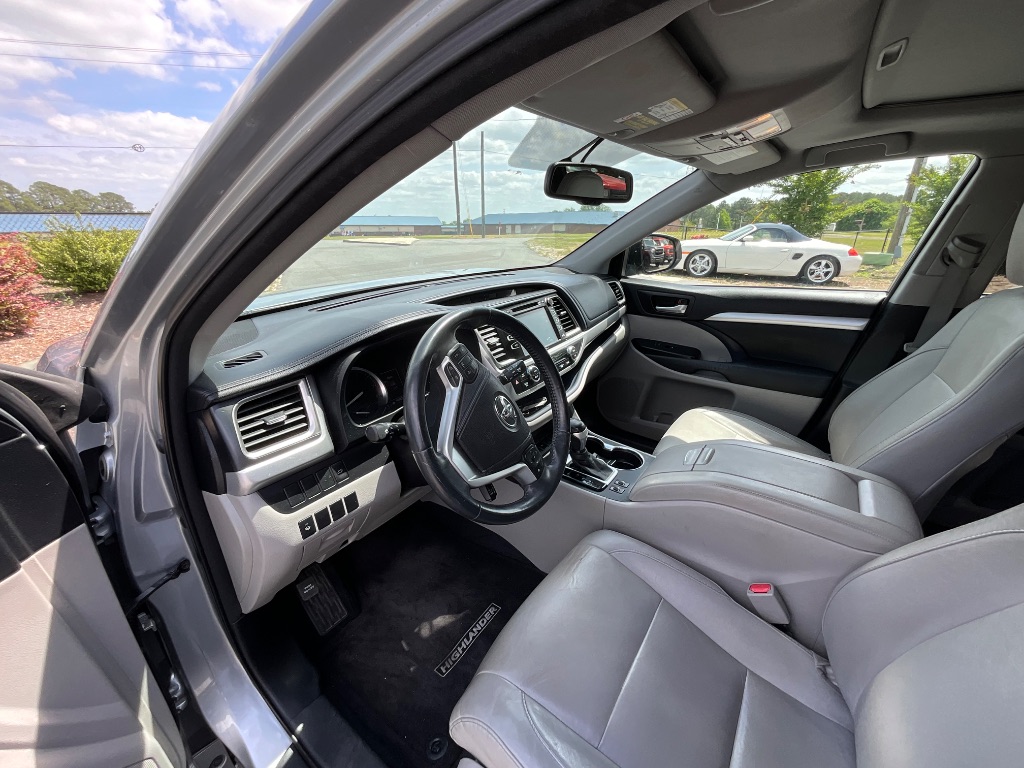 2015 Toyota Highlander - $14,950