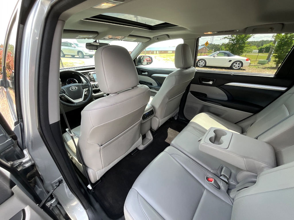 2015 Toyota Highlander - $14,950