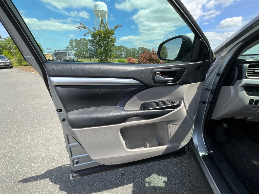 2015 Toyota Highlander - $14,950