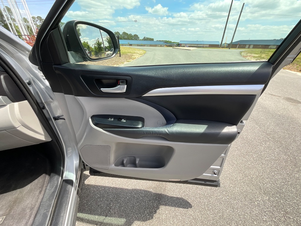 2015 Toyota Highlander - $14,950
