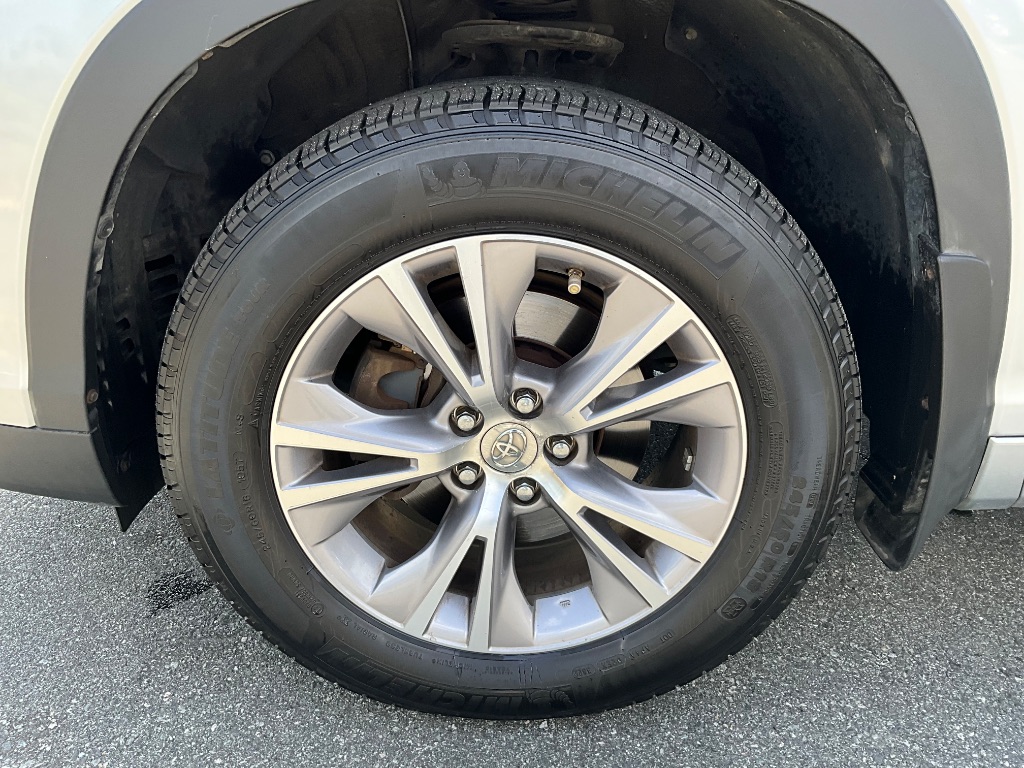 2015 Toyota Highlander - $14,950