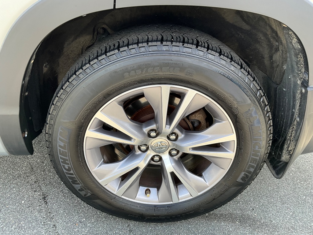 2015 Toyota Highlander - $14,950