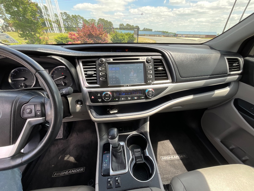 2015 Toyota Highlander - $14,950