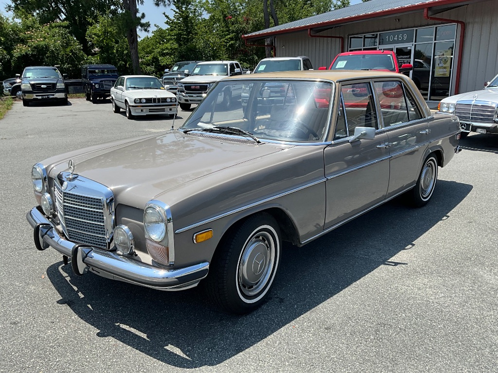 1973 MERCEDES-BEN 220D