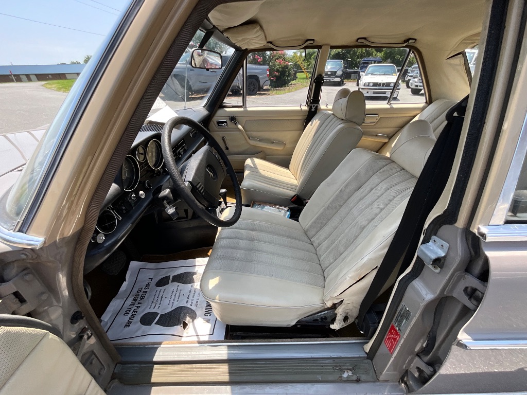 1973 MERCEDES-BEN 220D