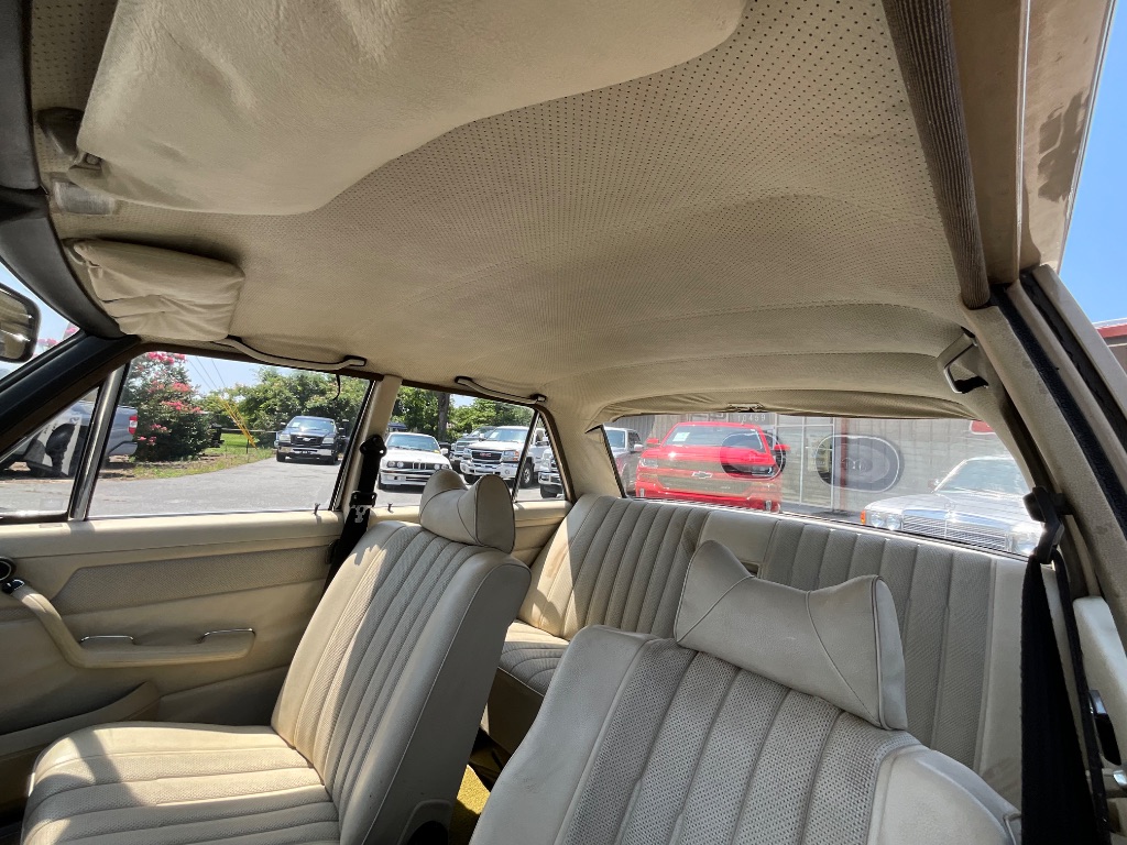 1973 MERCEDES-BEN 220D