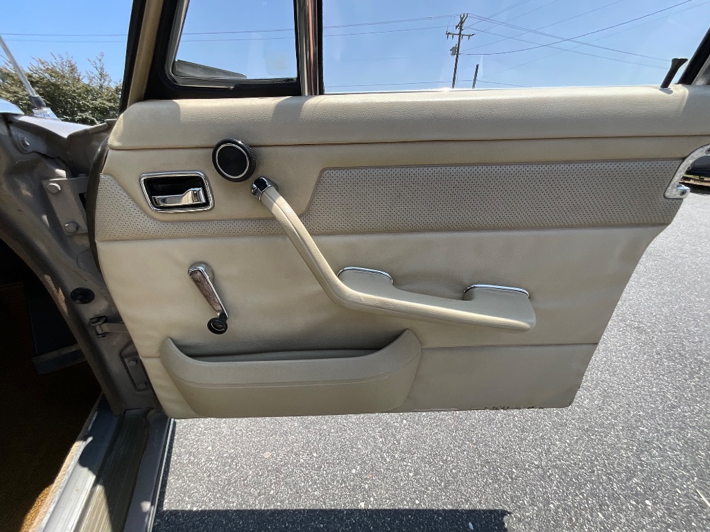 1973 MERCEDES-BEN 220D