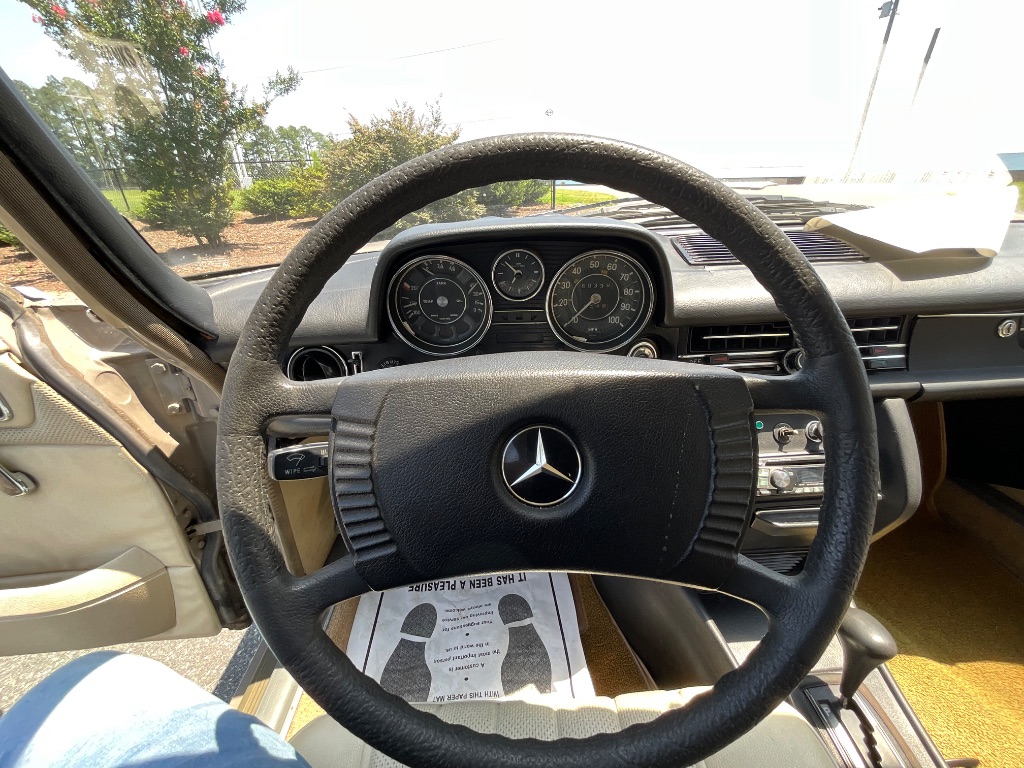 1973 MERCEDES-BEN 220D