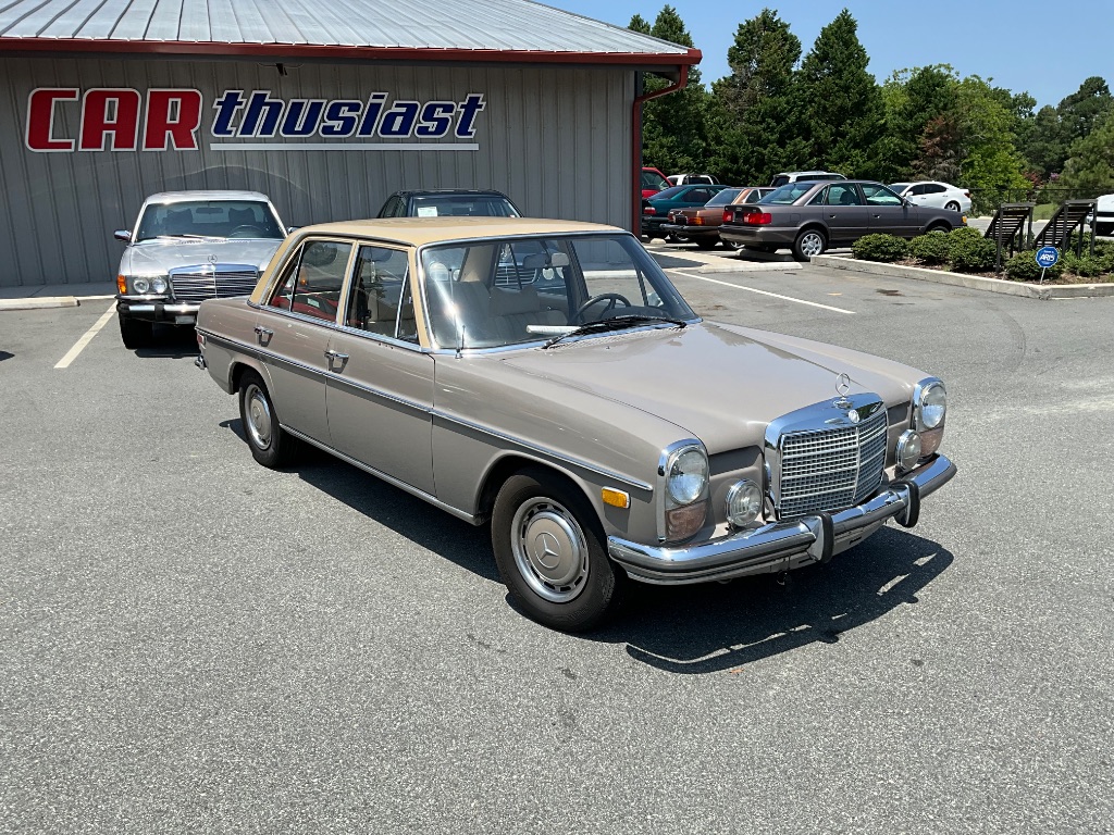 1973 MERCEDES-BEN 220D