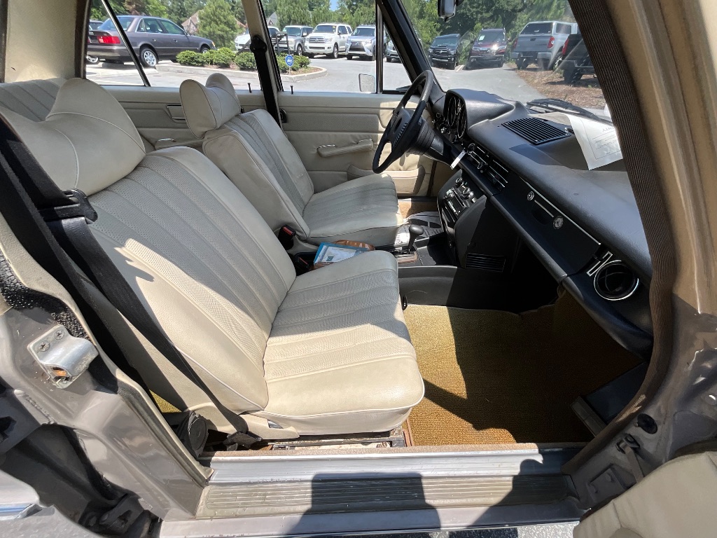 1973 MERCEDES-BEN 220D