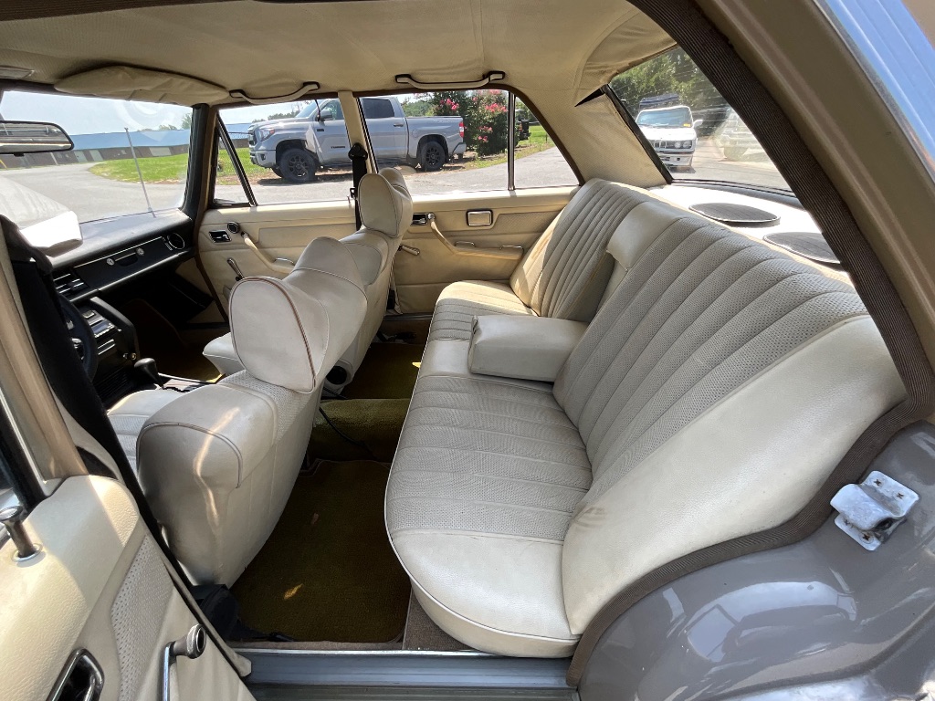 1973 MERCEDES-BEN 220D