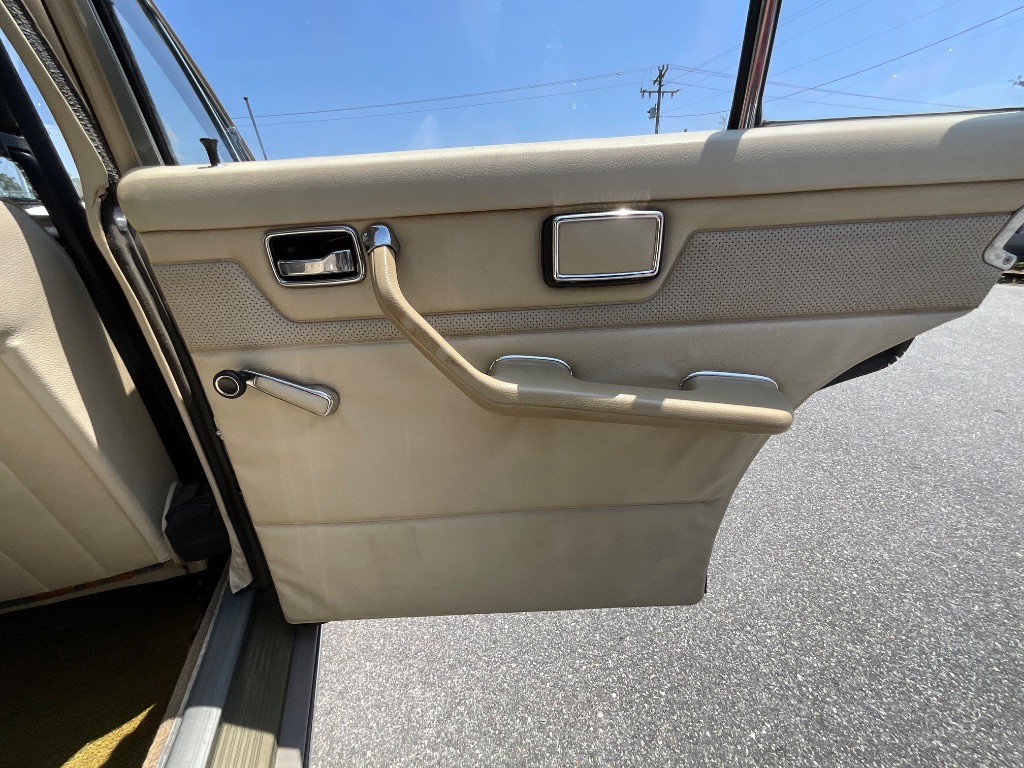 1973 MERCEDES-BEN 220D