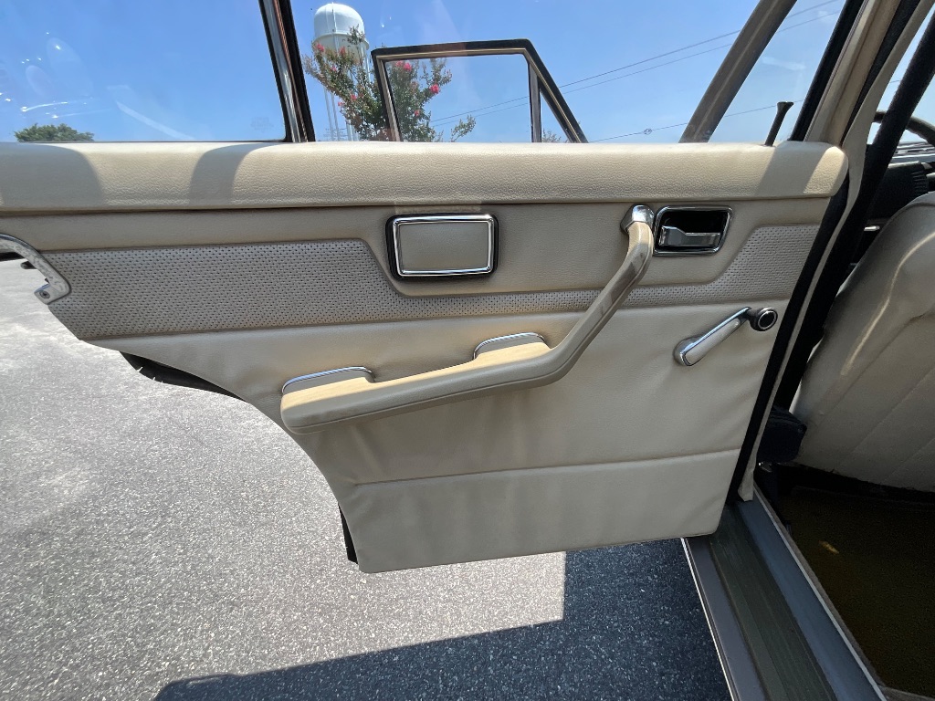 1973 MERCEDES-BEN 220D