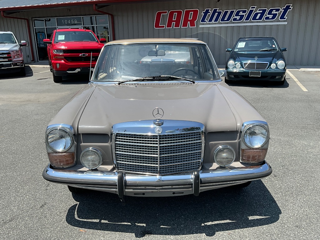 1973 MERCEDES-BEN 220D