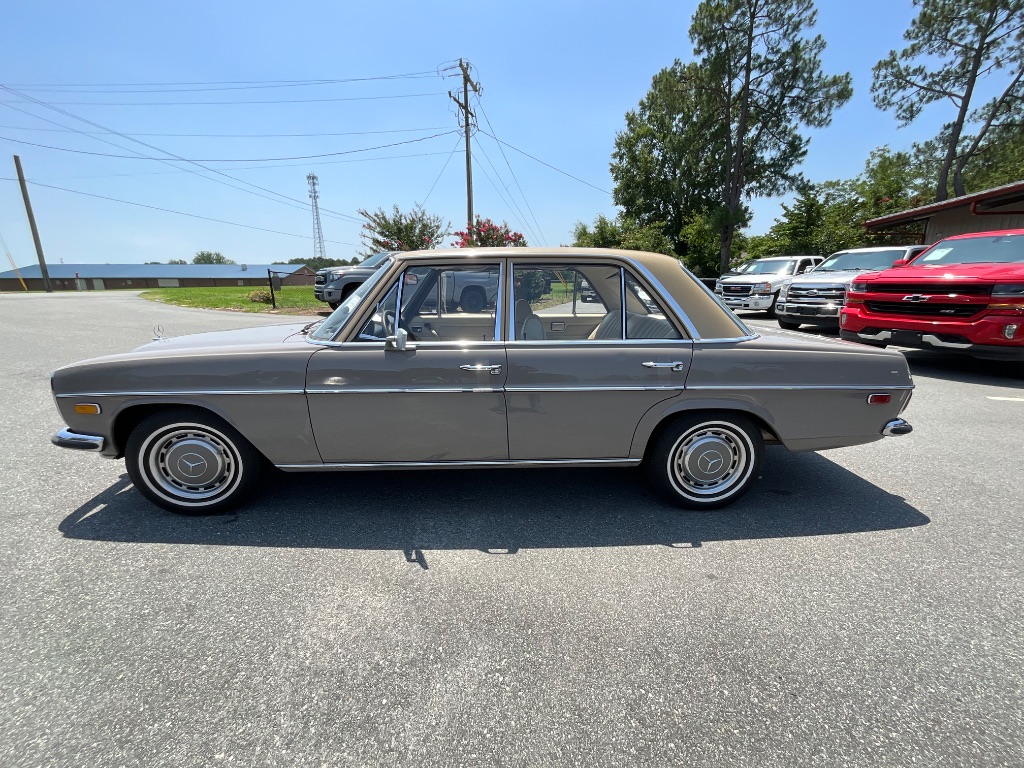 1973 MERCEDES-BEN 220D