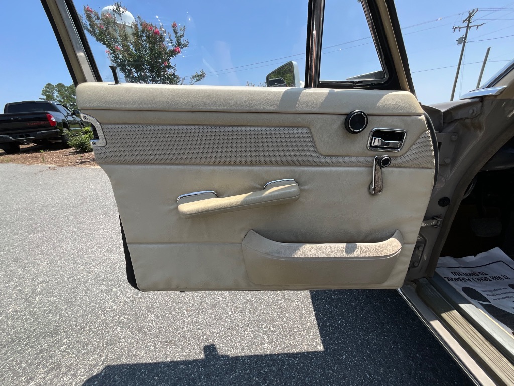 1973 MERCEDES-BEN 220D