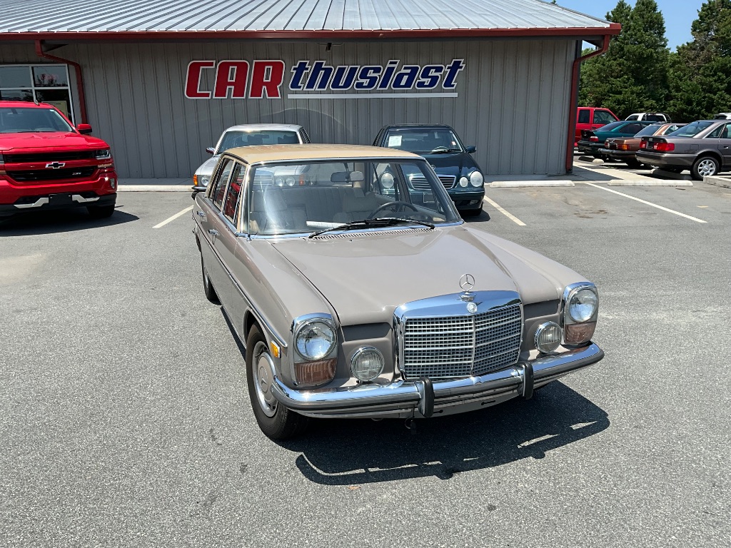 1973 MERCEDES-BEN 220D