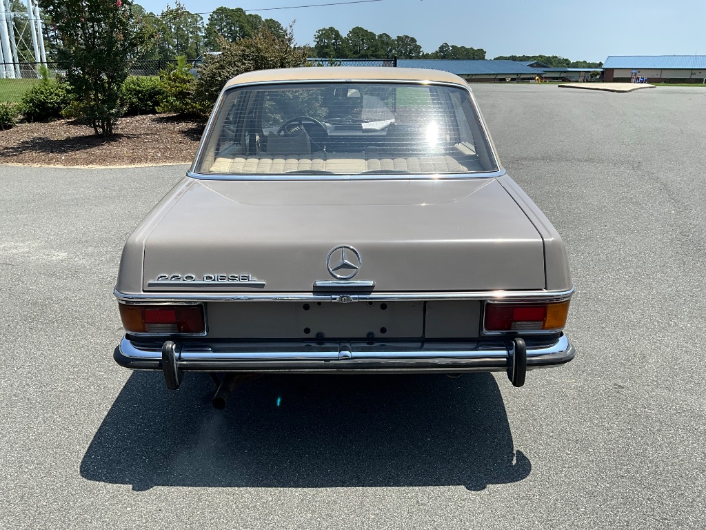 1973 MERCEDES-BEN 220D