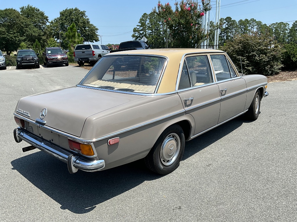 1973 MERCEDES-BEN 220D
