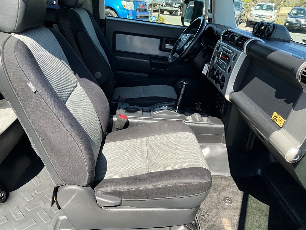 2013 Toyota FJ Cruiser photo