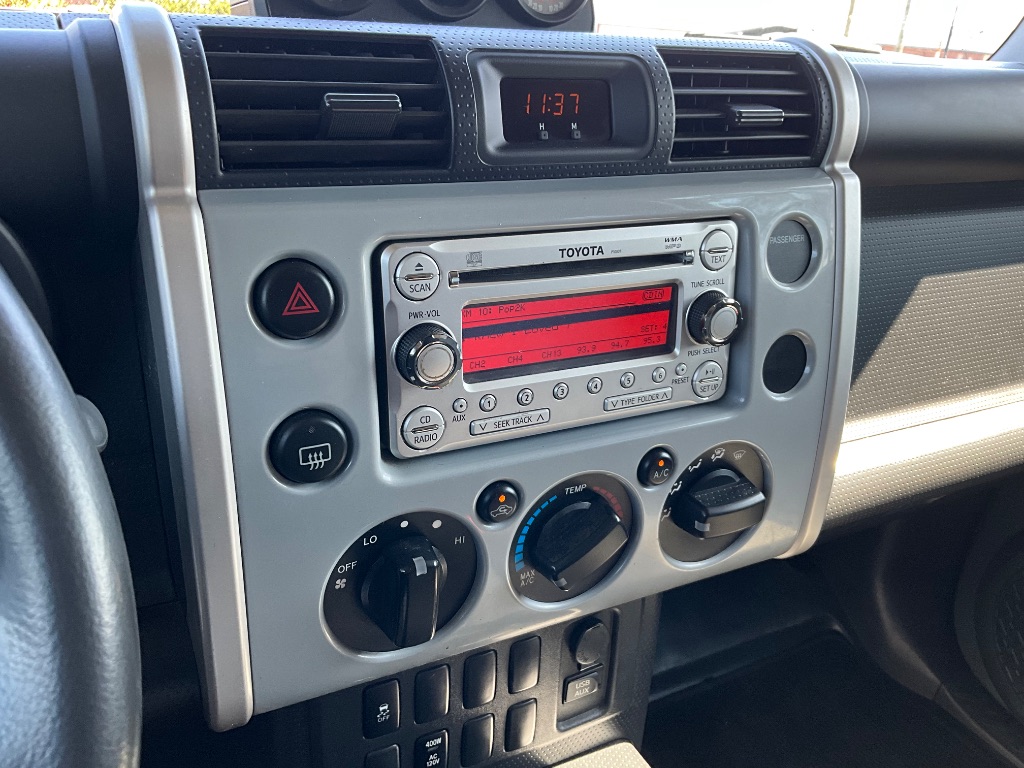 2013 Toyota FJ Cruiser photo