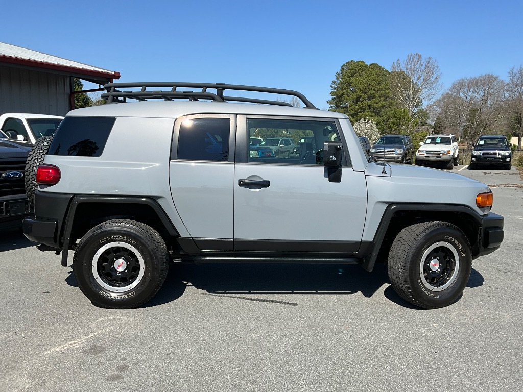 2013 Toyota FJ Cruiser photo