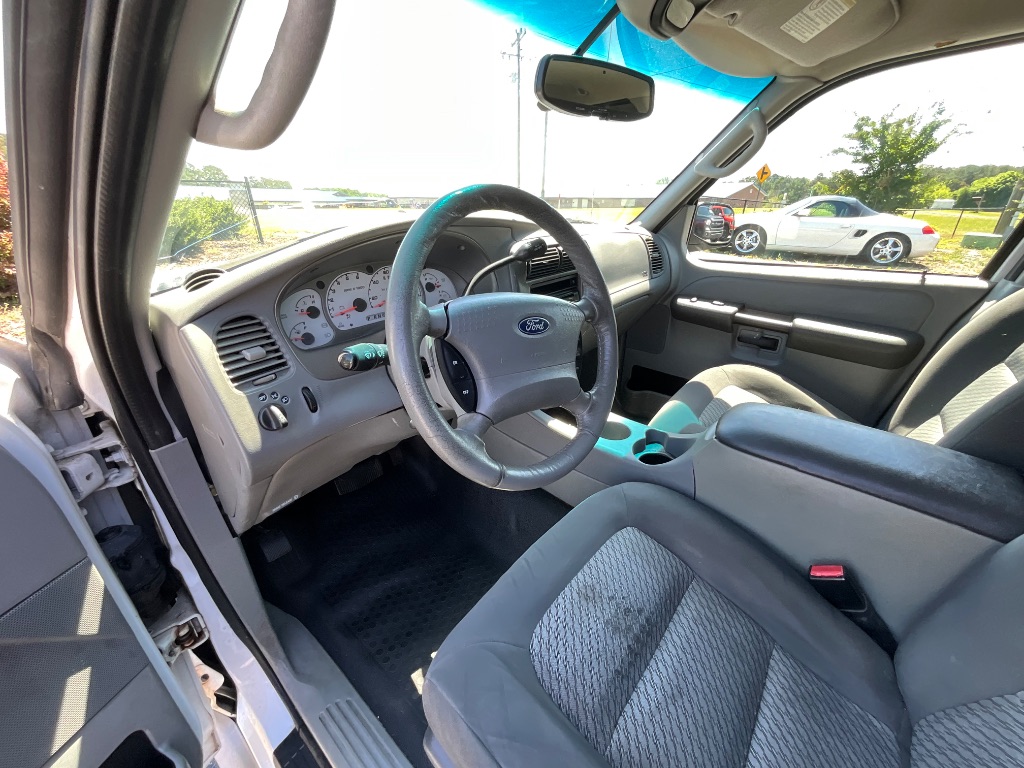 2003 Ford Explorer Sport Trac XLS photo