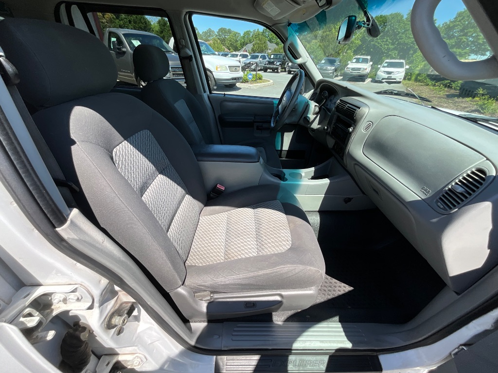2003 Ford Explorer Sport Trac XLS photo