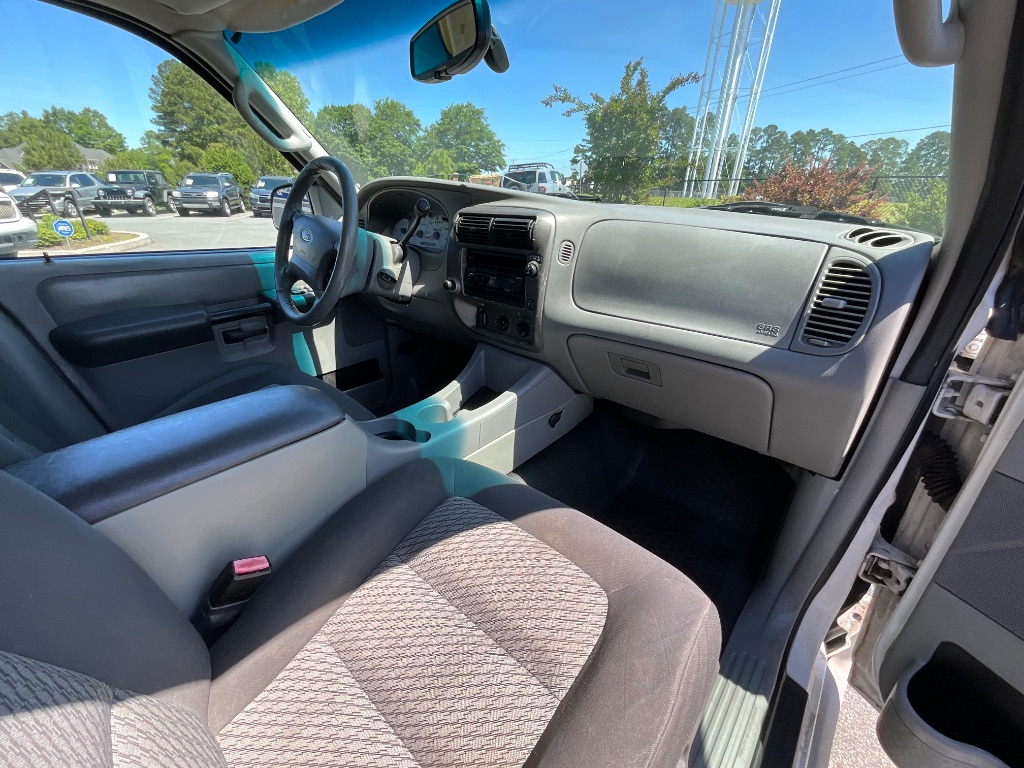 2003 Ford Explorer Sport Trac XLS photo