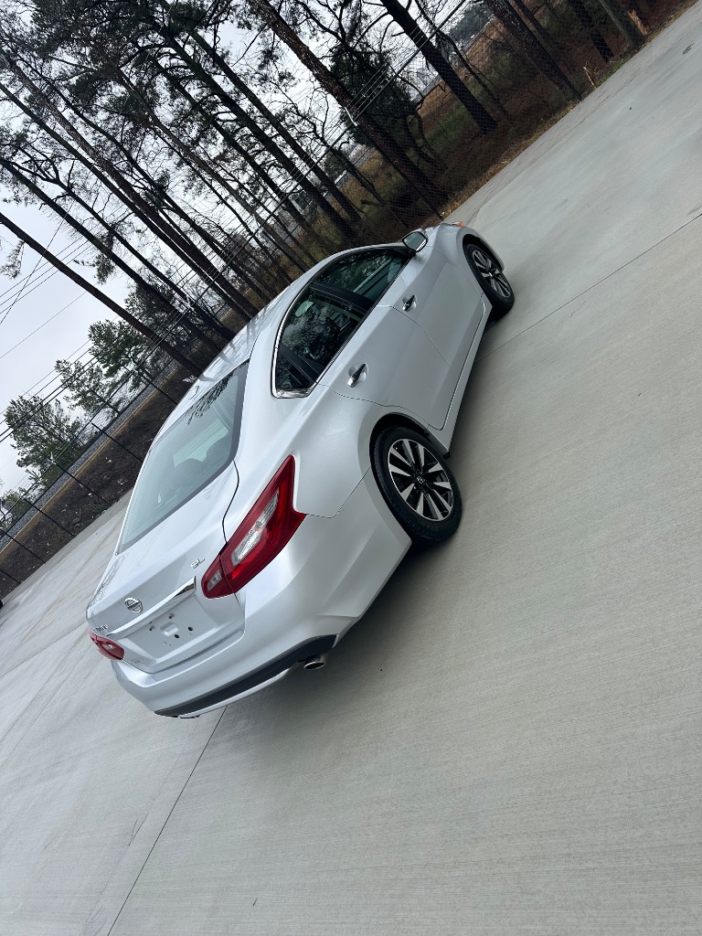 2018 Nissan Altima SL photo