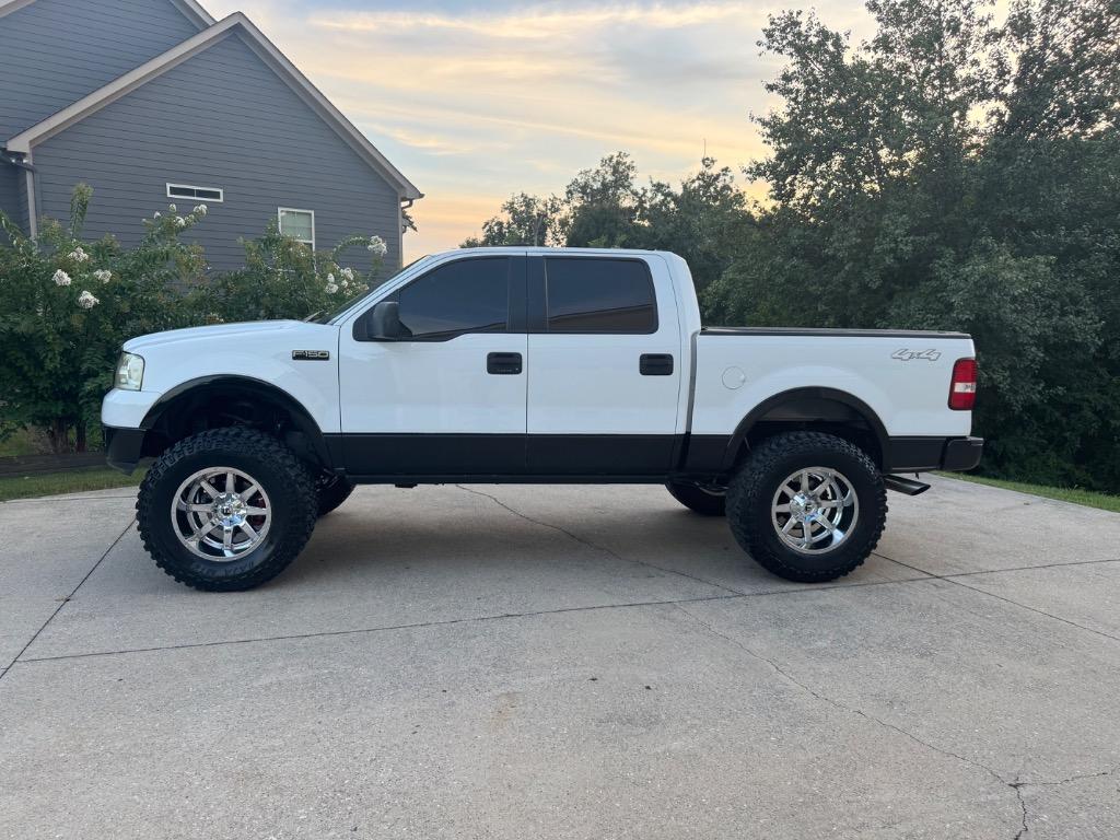 2005 Ford F-150 - $10,800